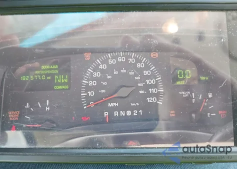 2001 Lincoln Town Car Cartier из США, поврежденный, VIN 1LNHM83W81Y727794